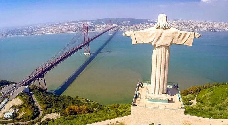 Статуя Иисусу Христу Португалия