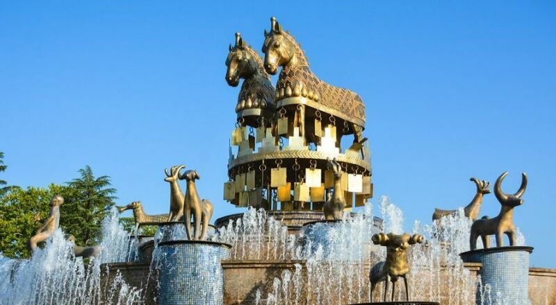 Золотой Колхидский фонтан Кутаиси